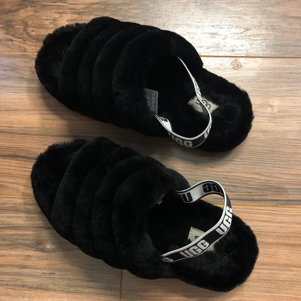 UGG FLUFF YEAH SLIDE. Size 6